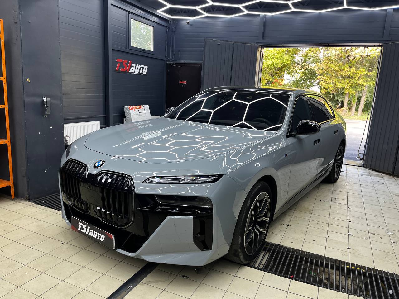 Шумоизоляция арок BMW 7 G70 в Туле