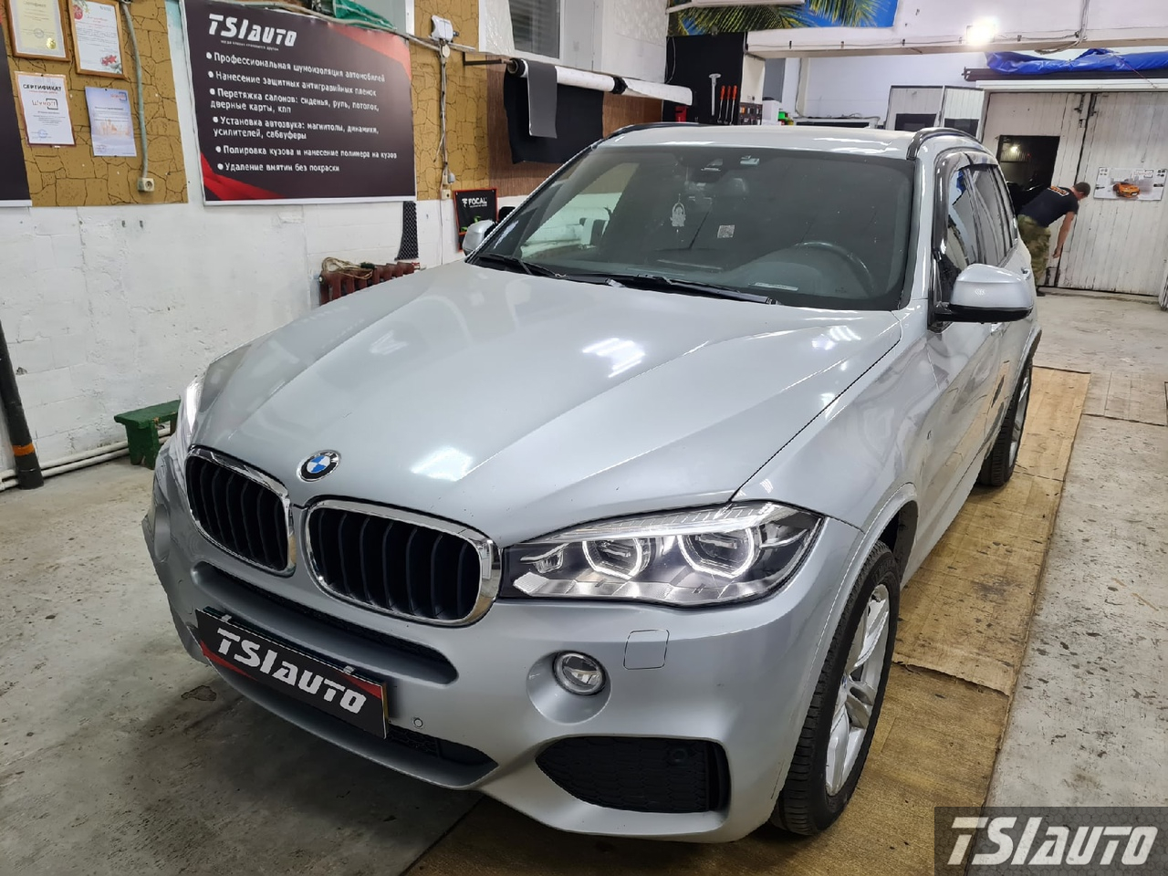 Правильная шумоизоляция BMW X5 (F15) в Туле