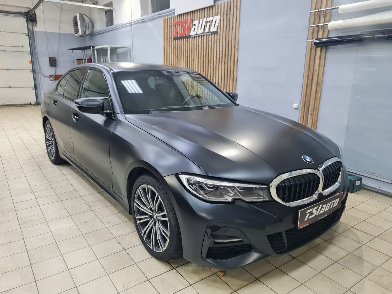 Оклейка матовой пленкой BMW 3 в Туле