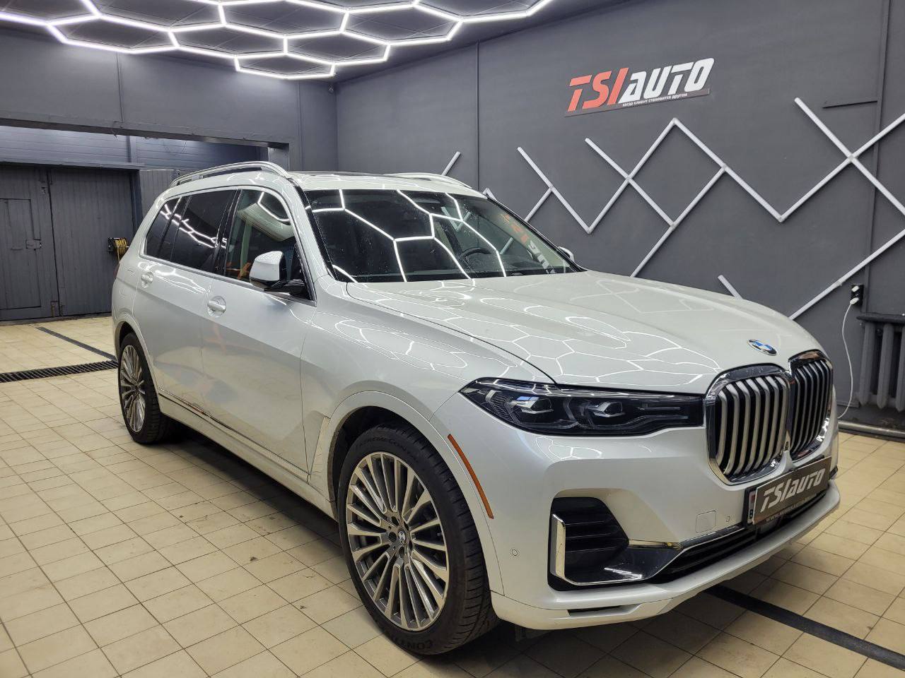 Шумоизоляция BMW X7 в Туле