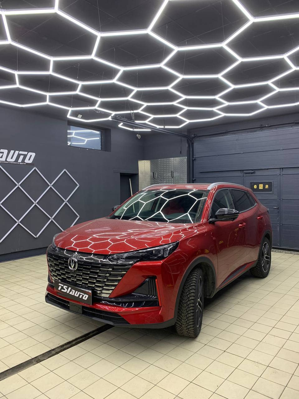 Установка сабвуфера Changan Uni-S в Туле