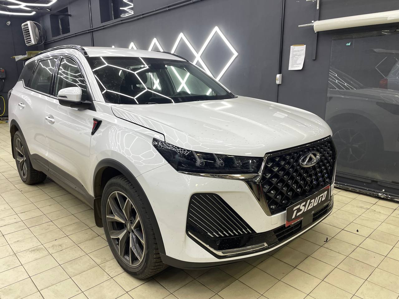 Chery Tiggo 7 Pro установка усилителя и динамиков