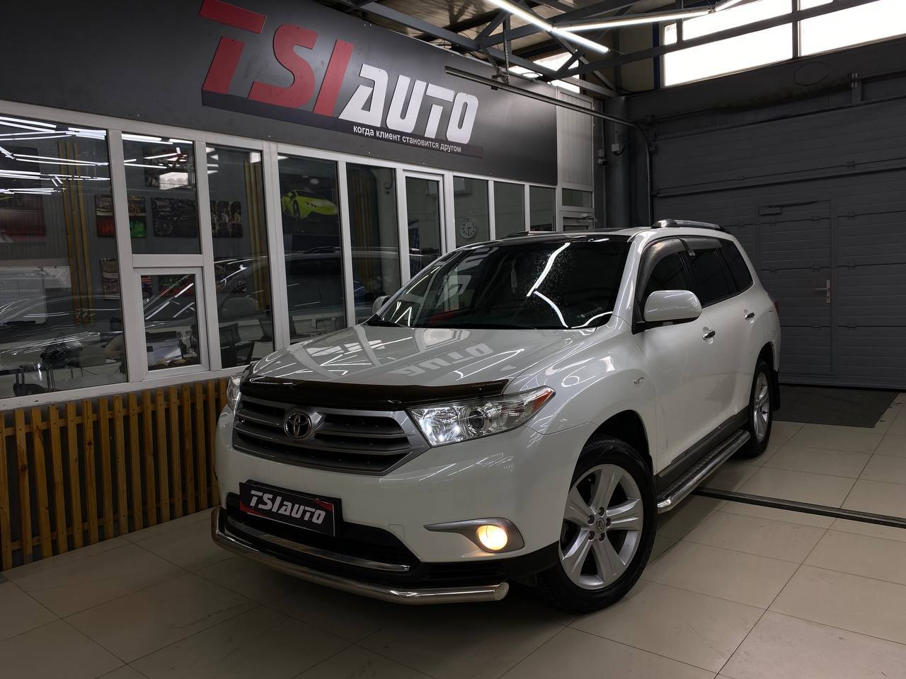 Оклейка Toyota Highlander бронепленкой в Туле