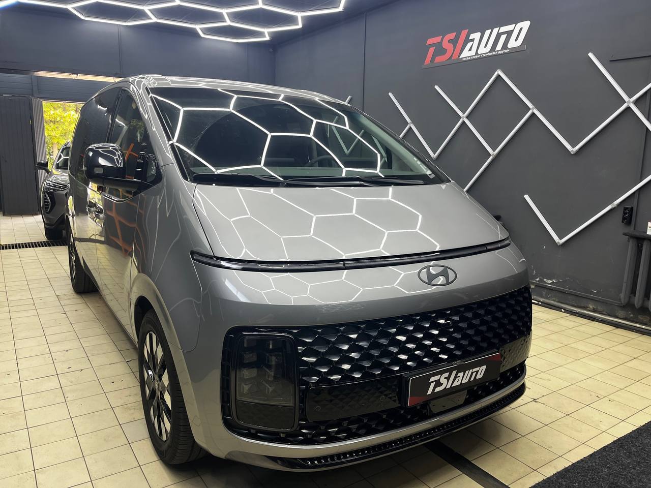 Шумоизоляция Hyundai Staria в Туле