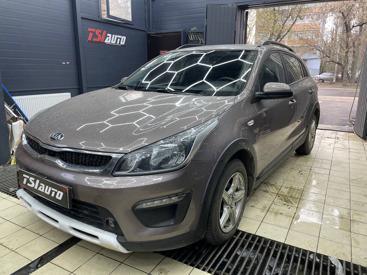 Kia Rio установка ГУ с камерой заднего вида в Туле