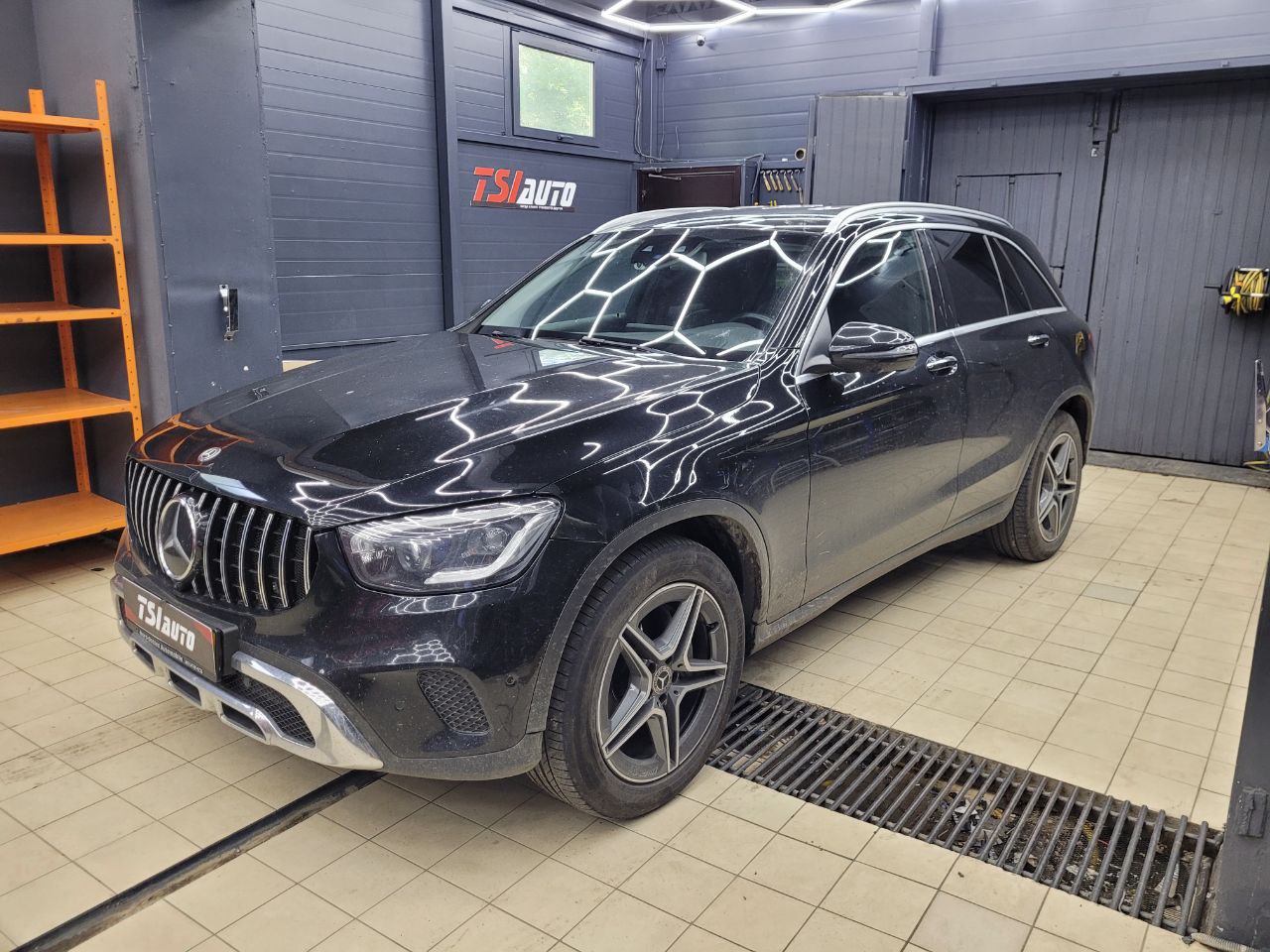 Mercedes-Benz GLC установка регистратора с камерами