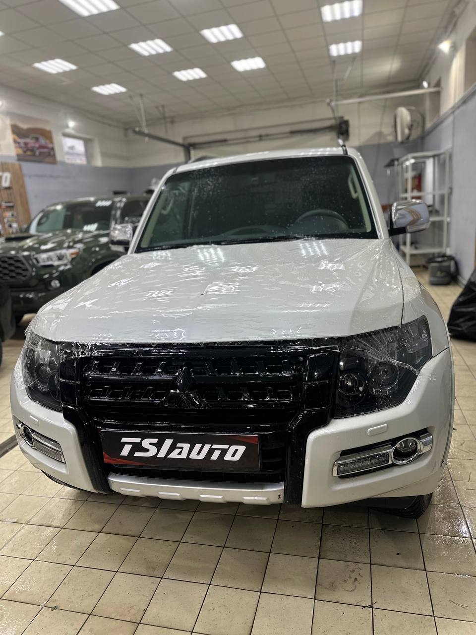 Mitsubishi Pajero 4 оклейка бронепленкой в Туле