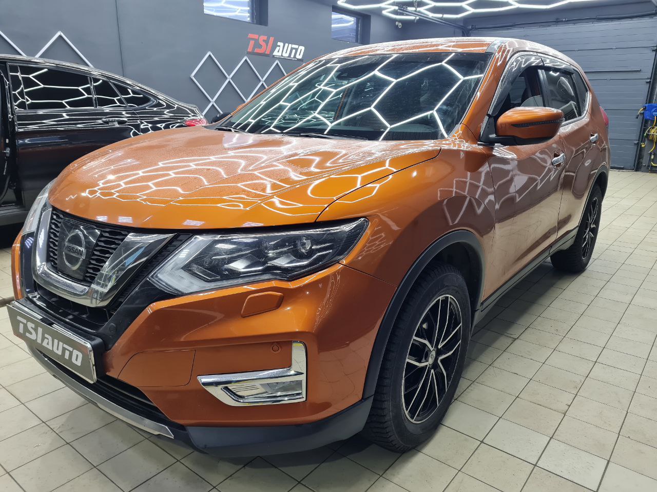 Установка ГУ с камерой заднего вида Nissan X-Trail в Туле