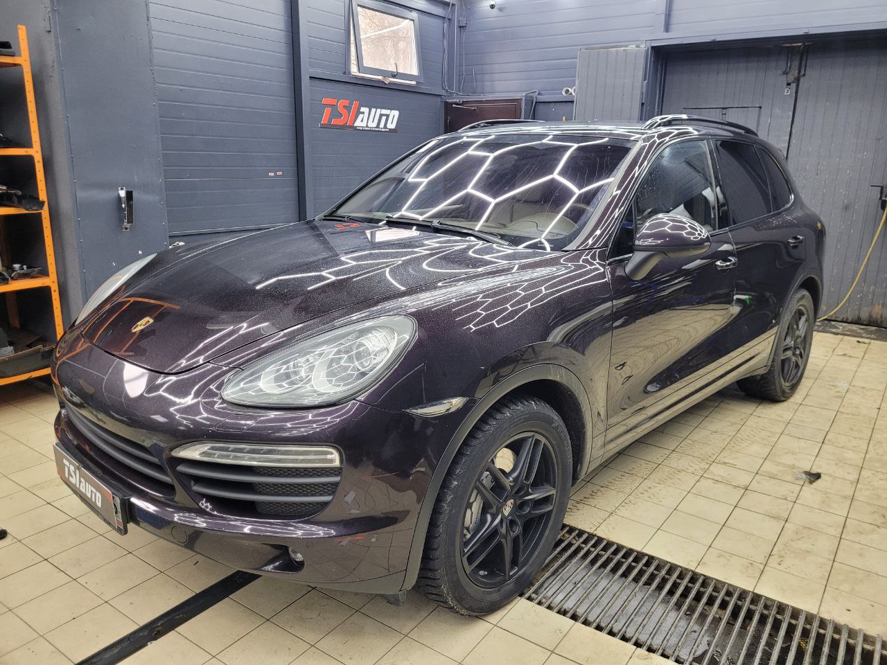 Тонировка фонарей Porsche Cayenne в Туле