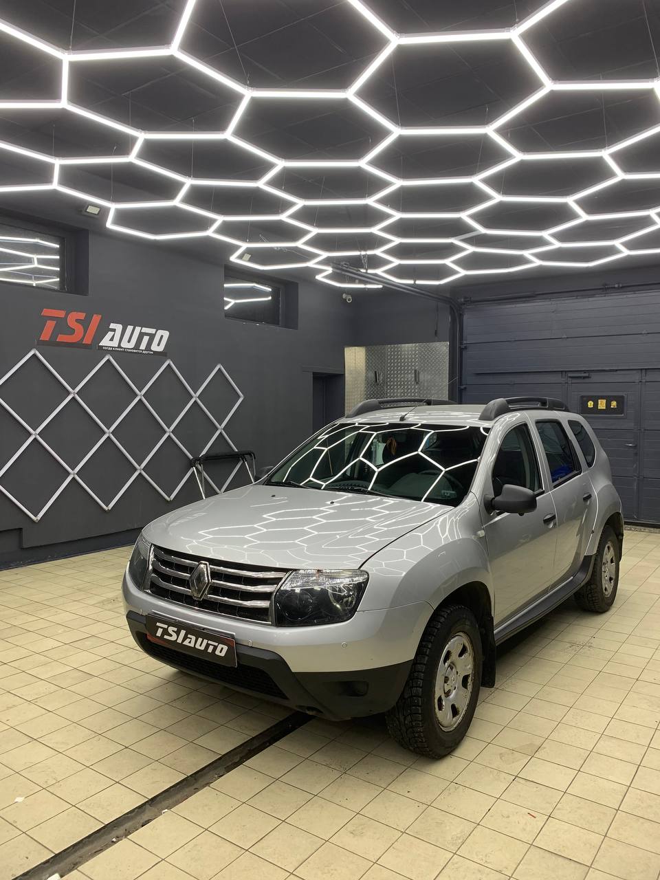 Renault Duster установка ГУ с круговым обзором в Туле