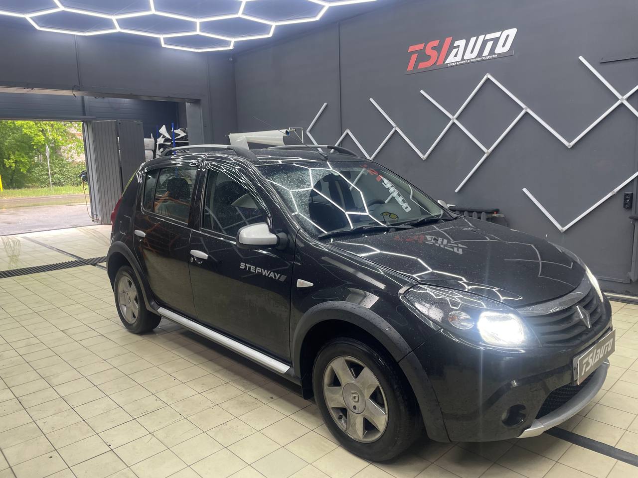 Замена головного устройства Renault Sandero в Туле