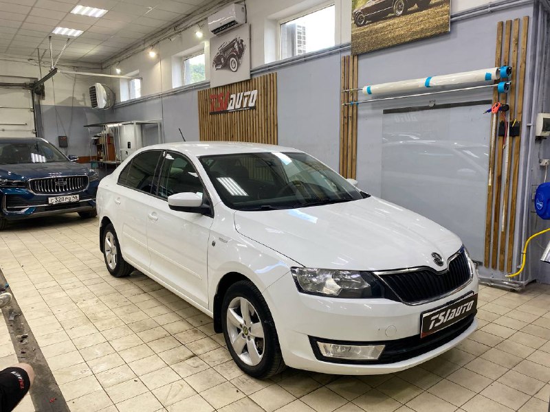 Skoda Rapid установка сабвуфера и усилителя фото и цены в Туле