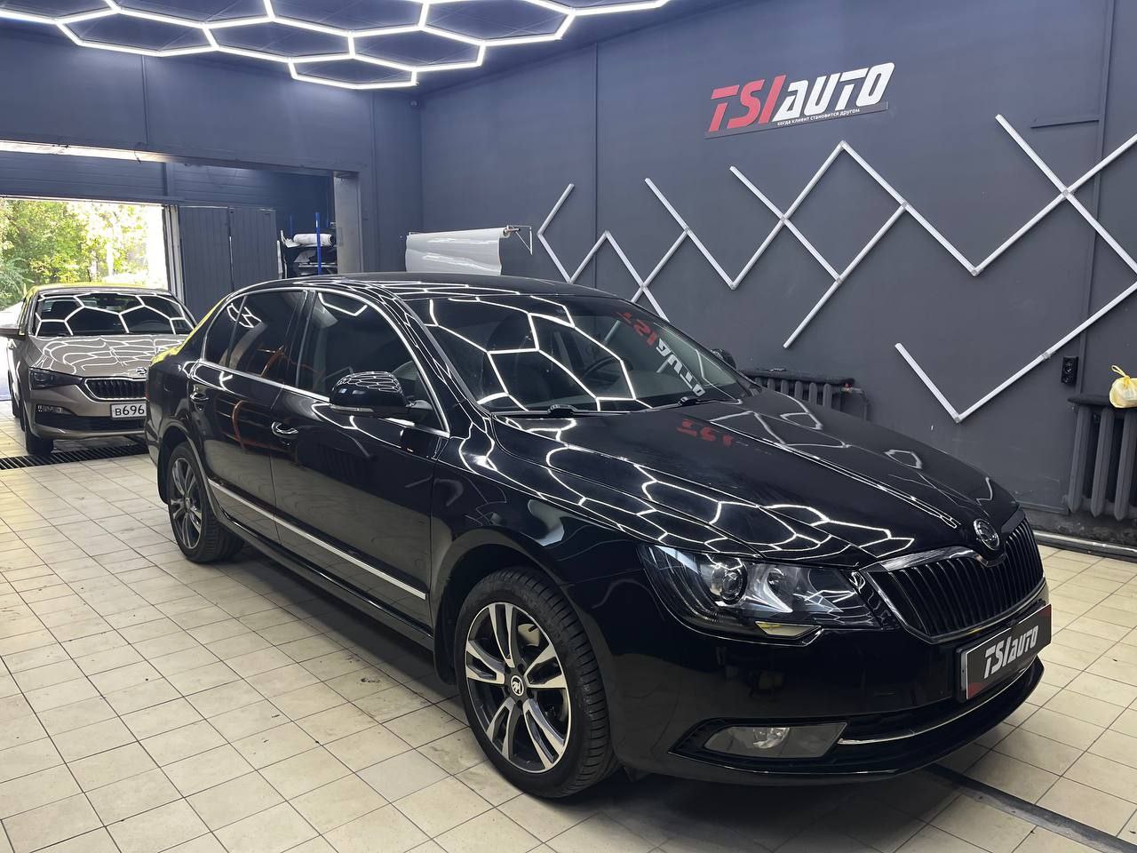 Шумоизоляция Skoda Superb в пакете Комфорт в Туле