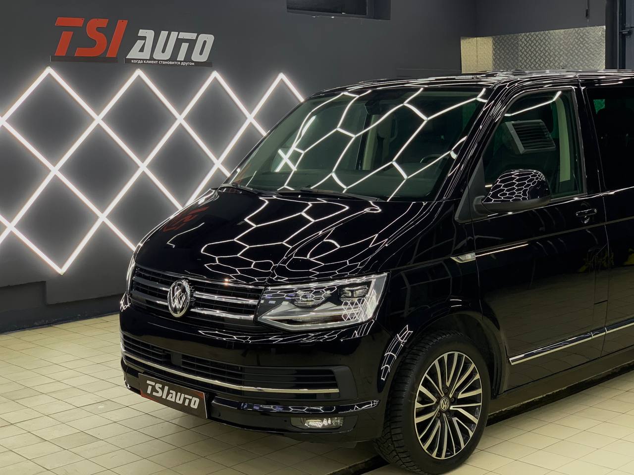 Volkswagen Multivan полировка и нанесение керамики в Туле