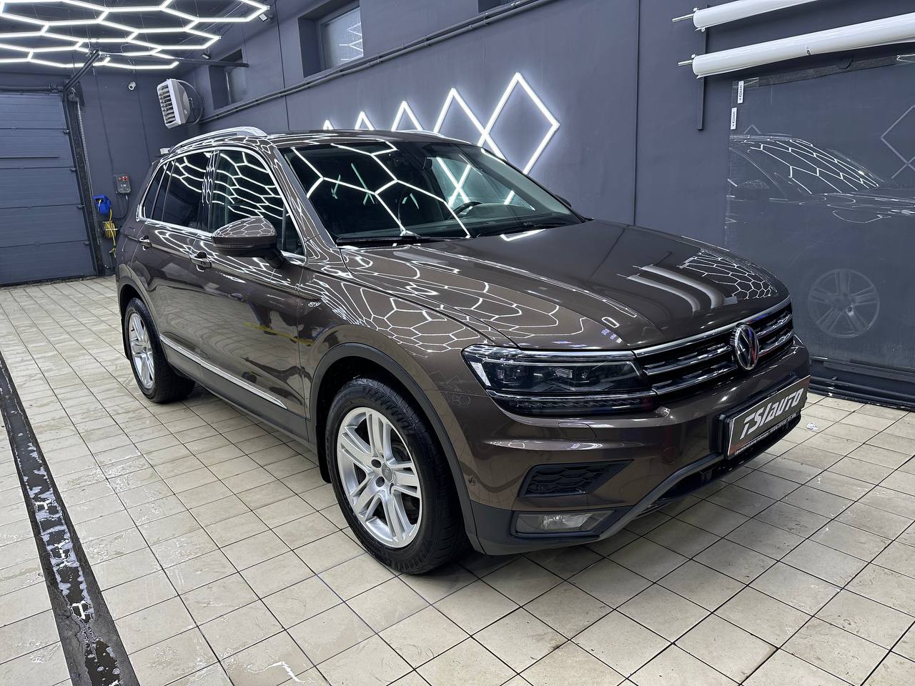 Химчистка салона Volkswagen Tiguan и мойка двигателя в Туле