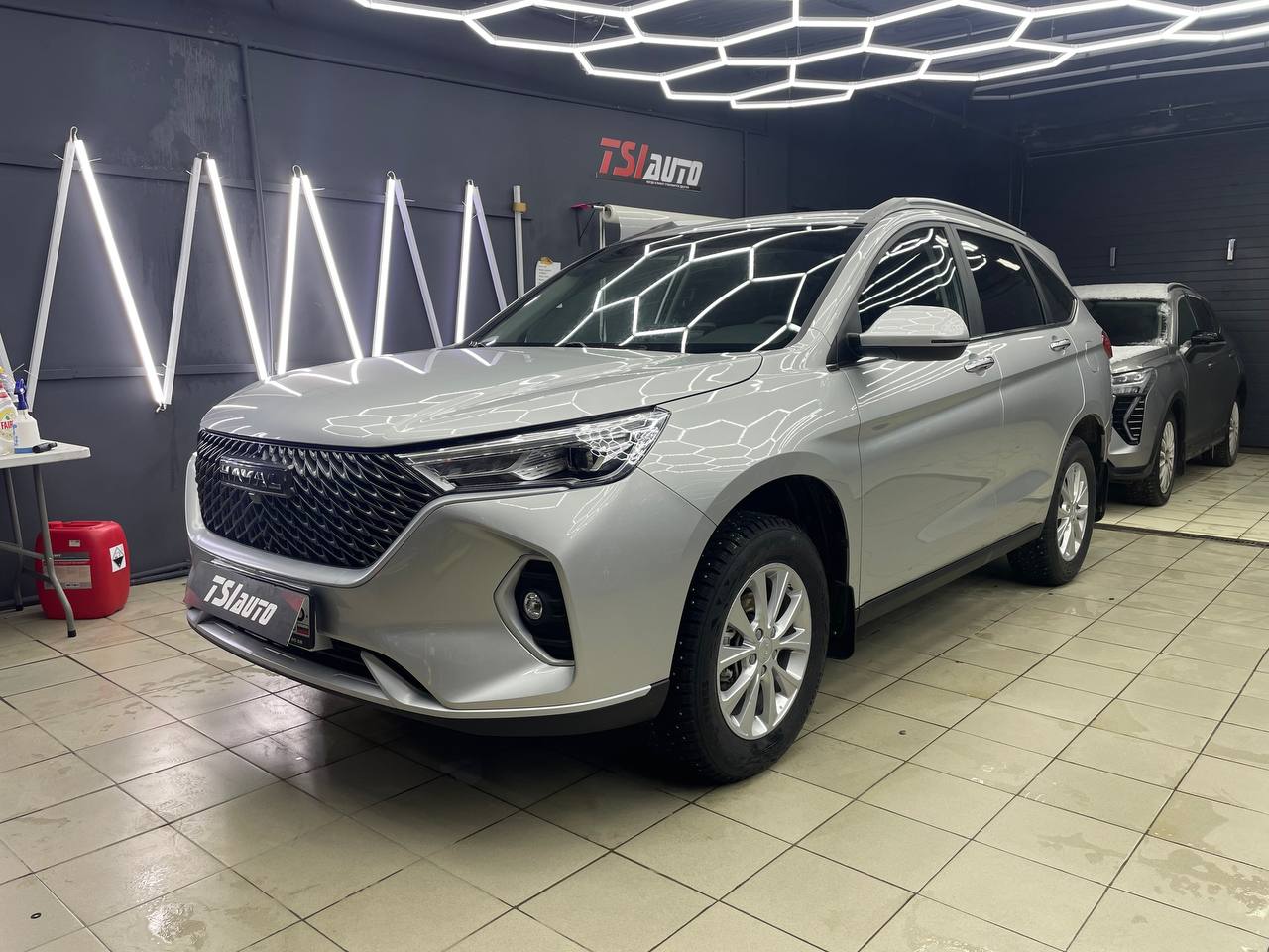 Шумоизоляция дверей и пола в салоне Haval M6 в Туле