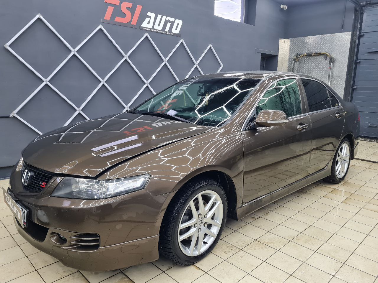 Honda Accord полировка и оклейка фар в Туле