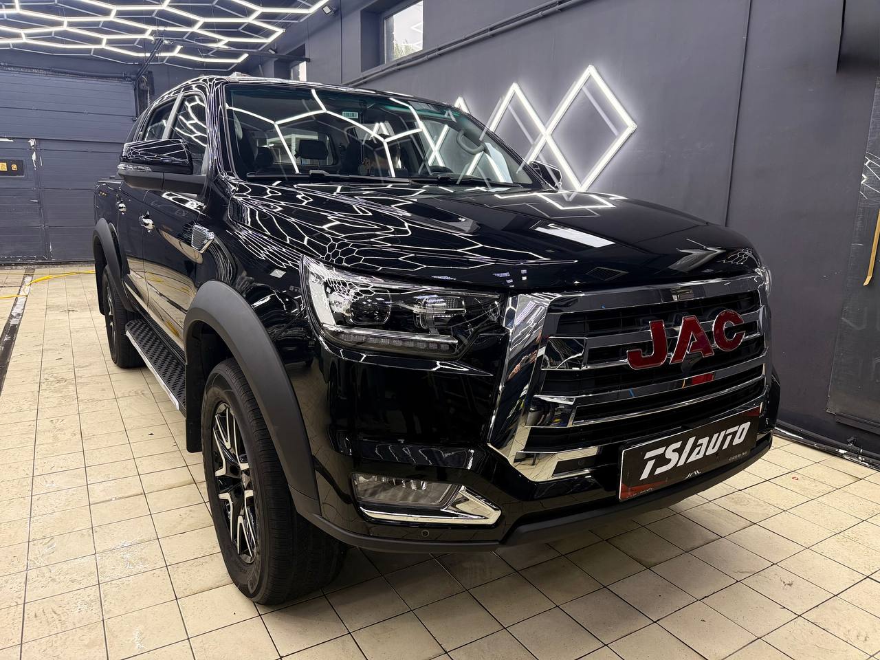 Оклейка бронепленкой Jac T8 Pro в Туле