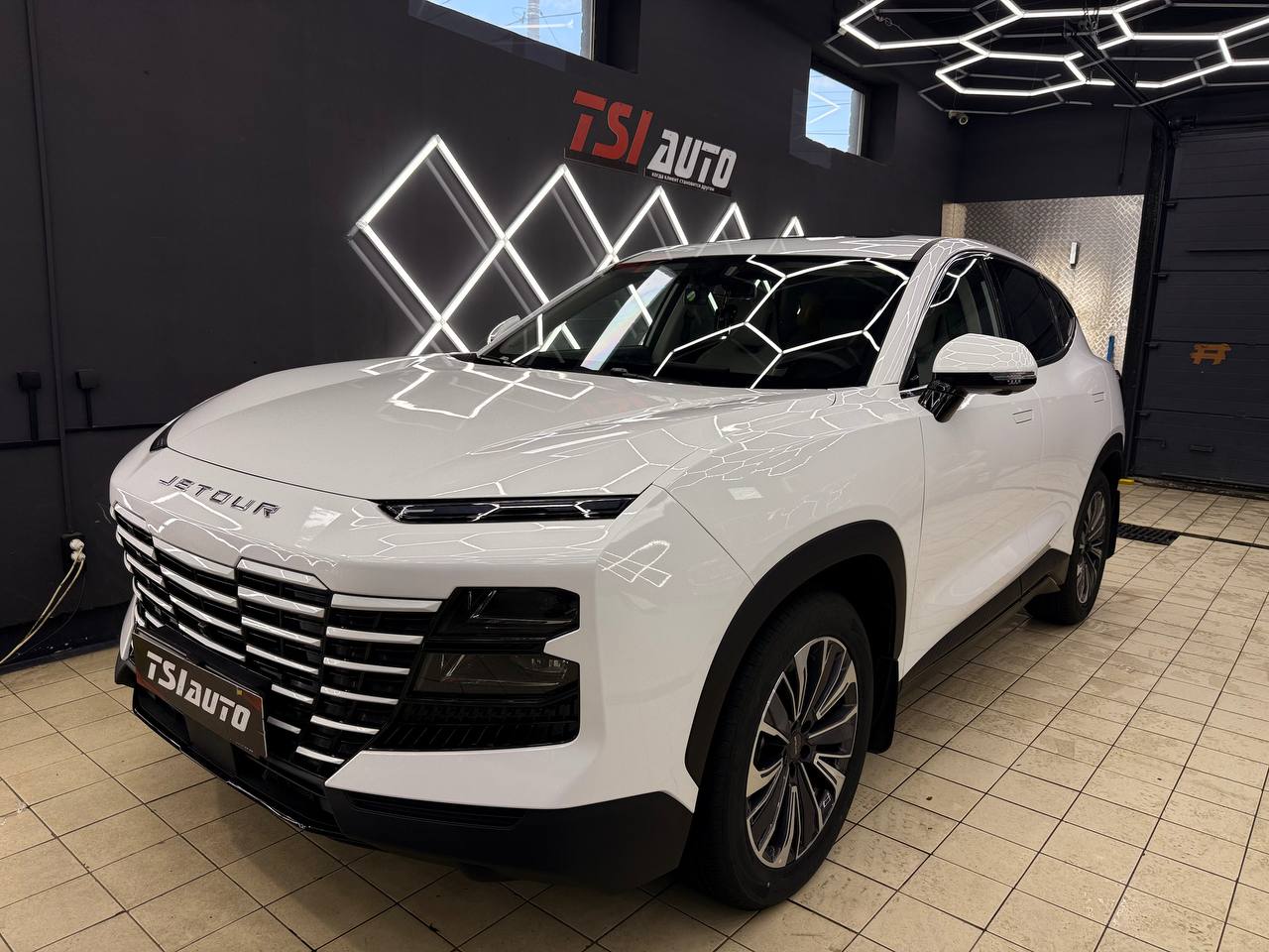 Оклейка пленкой Jetour Dashing в Туле