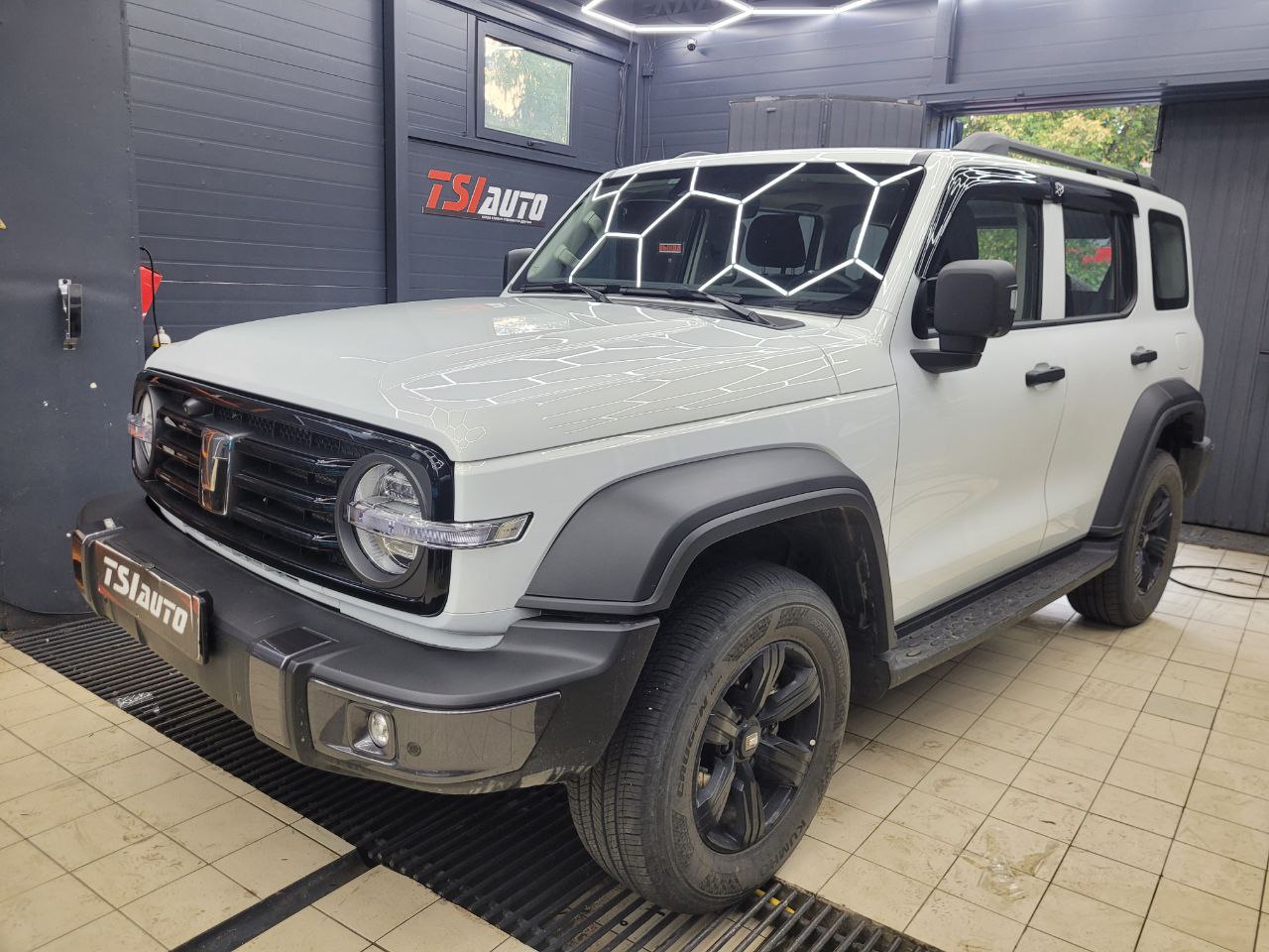 Танк 300 оклейка пленкой в Туле