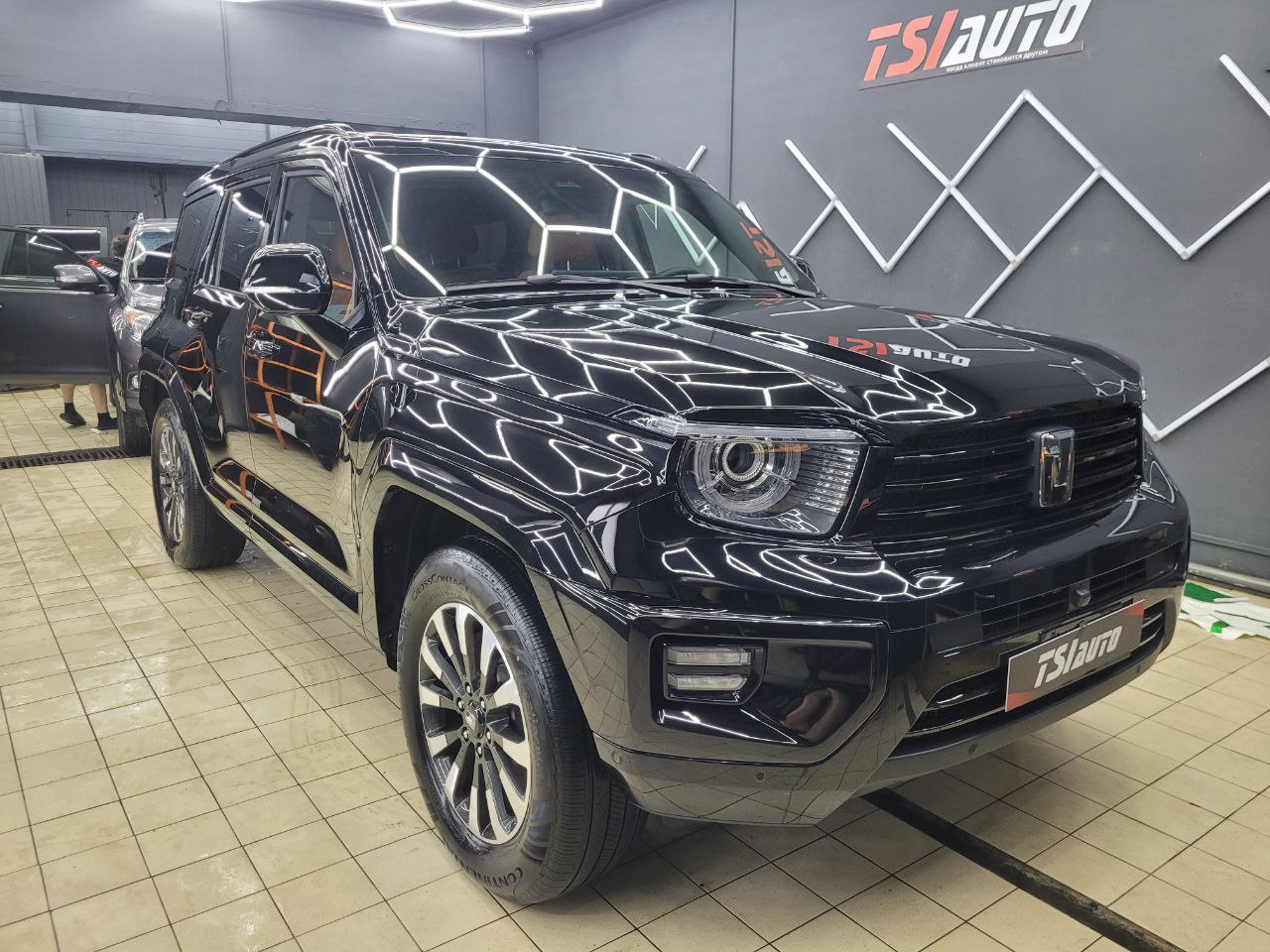 Оклейка пленкой Танк 700 в Туле