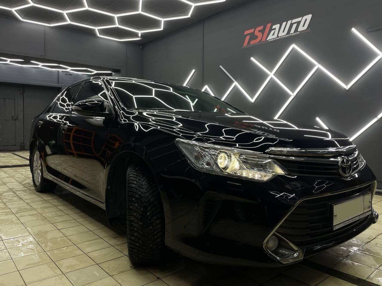 Оклейка пленкой Toyota Camry V55 в Туле
