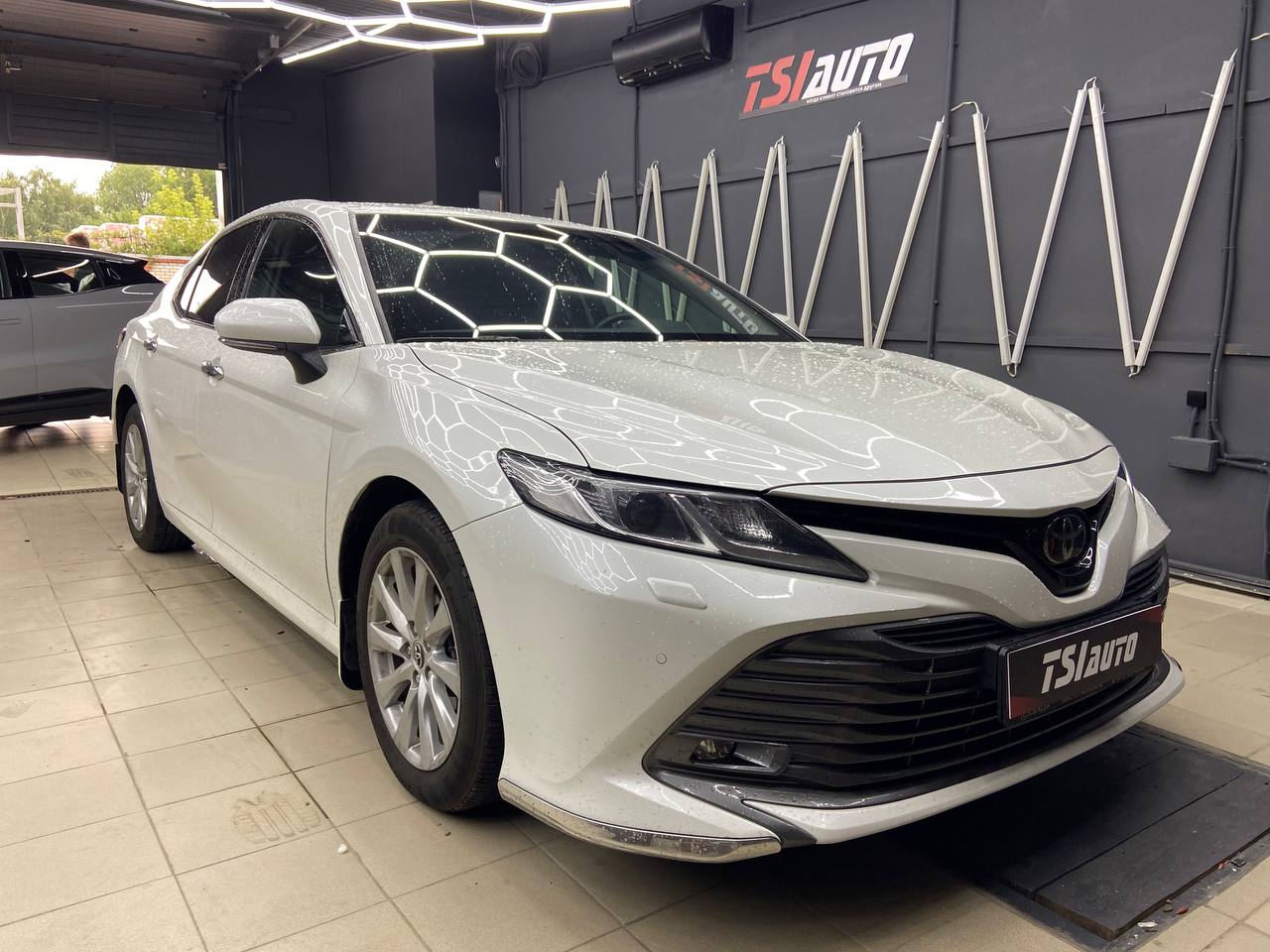 Toyota Camry v70 шумоизоляция торпедо в Туле