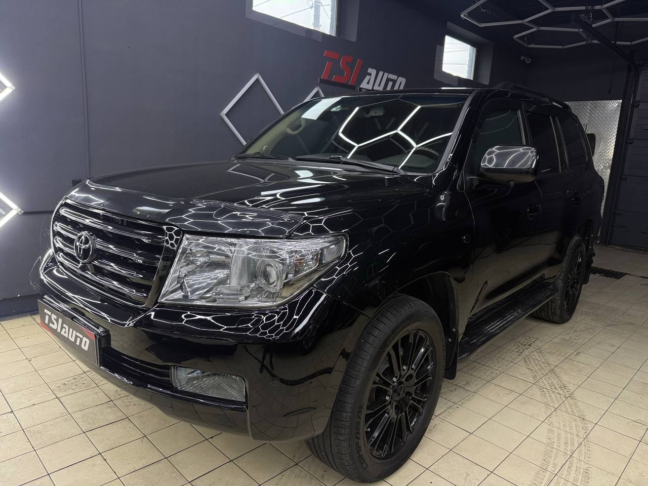 Land Cruiser 200 оклейка пленкой в Туле