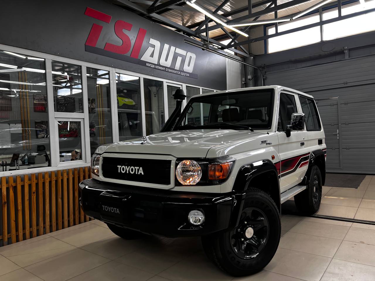 Шумоизоляция Toyota Land Cruiser 70 в Туле