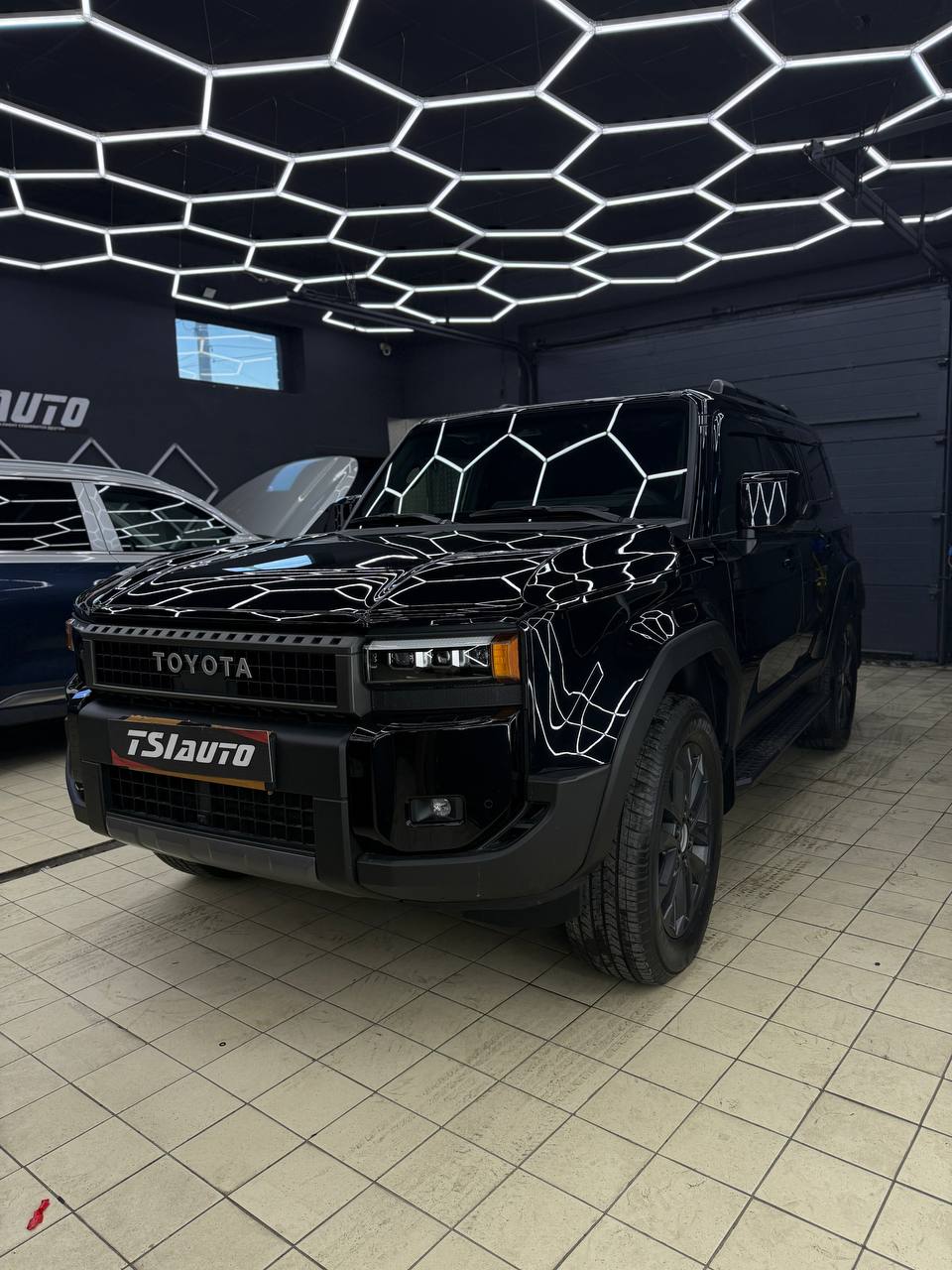 Полная оклейка пленкой Toyota Land Cruiser Prado 250 в Туле