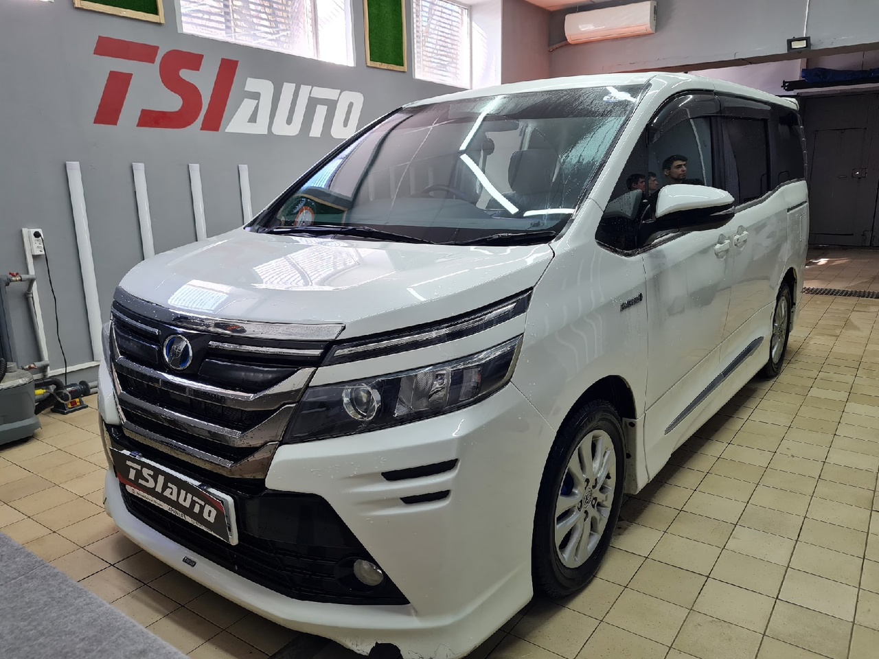 Шумоизоляция Toyota Voxy в Туле